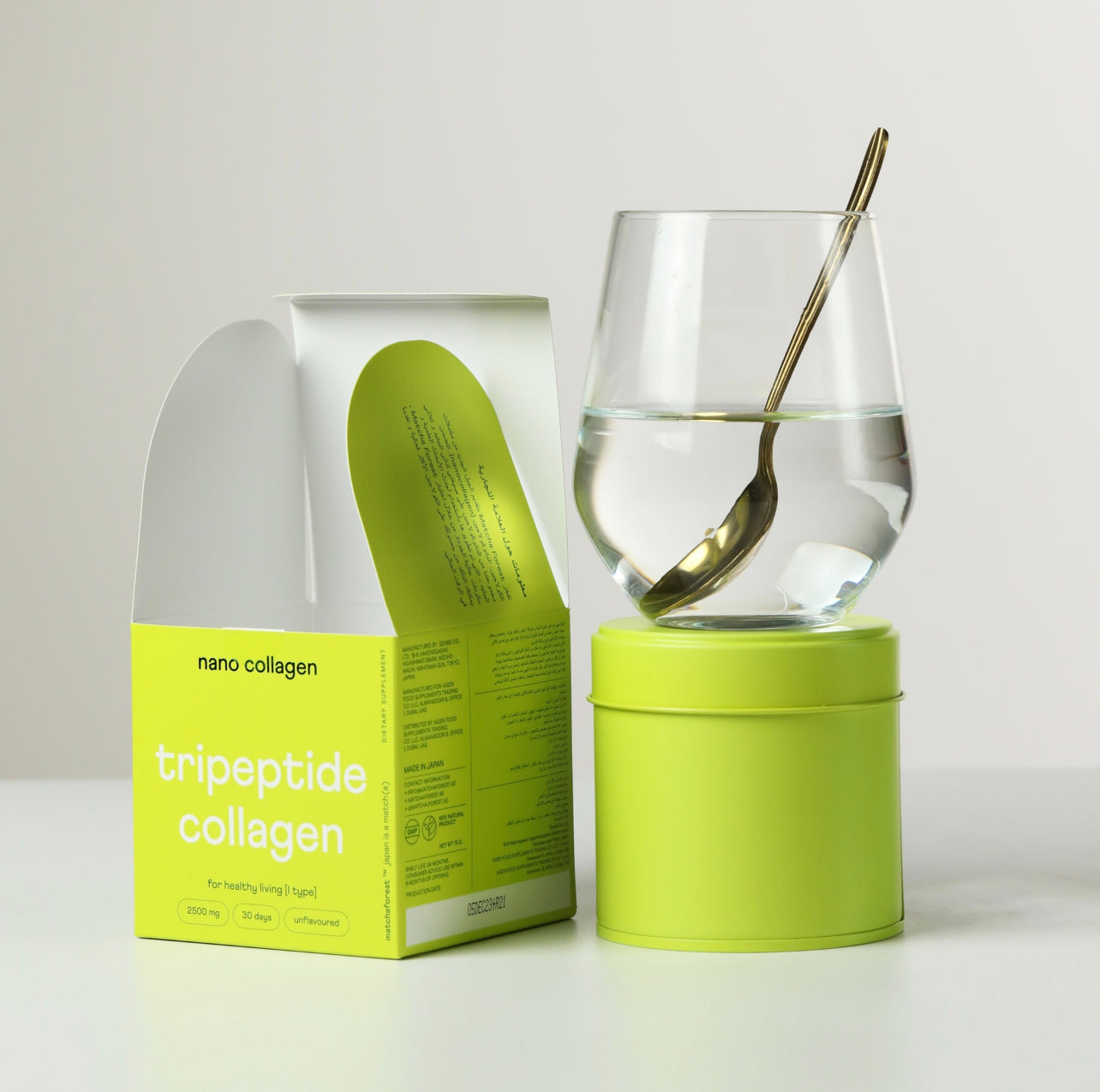 A packaging of marine tripeptide collagen next to a glass of clear water, showcasing collagen dissolving in water, illustrating its usage